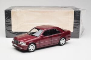 Mercedes AMG C36 W202 Almandine Vermelho Norev 1:18 B66040706 Metal - imagem 8 de 8