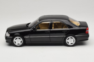 Mercedes C36 AMG W202 Obsidian Black Metallic Norev 1:18 183381 Metal - imagem 4 de 8