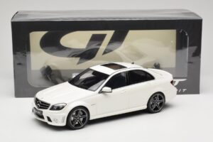 Mercedes C63 AMG W204 Diamond White GT Spirit 1:18 GT928 Resina - imagem 6 de 6
