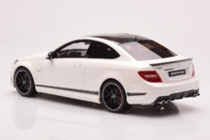 Mercedes AMG C63 W204 Edition 507 Branco GT Spirit 1:18 GT899 Resina - imagem 5 de 6