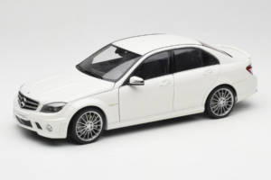 Mercedes AMG C63 W204 Branco AUTOart 1:18 72674-R1 Metal