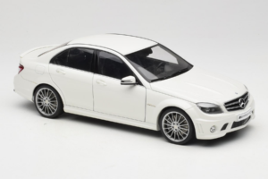 Mercedes AMG C63 W204 Branco AUTOart 1:18 72674-R1 Metal - imagem 6 de 8