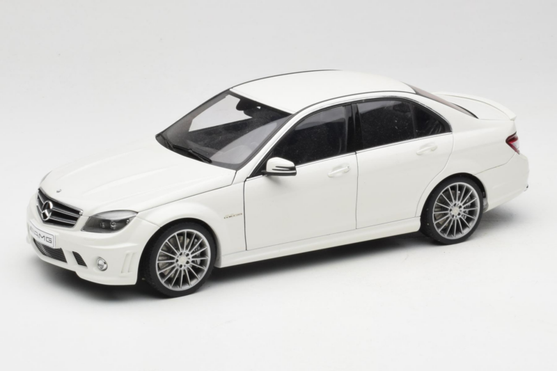 Mercedes AMG C63 W204 Branco AUTOart 1:18 72674-R1 Metal