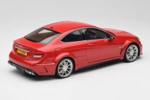 Mercedes AMG C63 W204 Vermelho 2nd Choice GT Spirit 1:18 GT065-D1 Resina - imagem 2 de 6