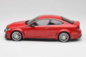 Mercedes AMG C63 W204 Vermelho 2nd Choice GT Spirit 1:18 GT065-D1 Resina - imagem 3 de 6