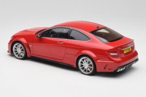 Mercedes AMG C63 W204 Vermelho 2nd Choice GT Spirit 1:18 GT065-D1 Resina - imagem 5 de 6