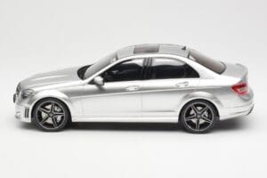 Mercedes C63 AMG W204 Prata GT Spirit 1:18 GT462 Resina - imagem 3 de 6