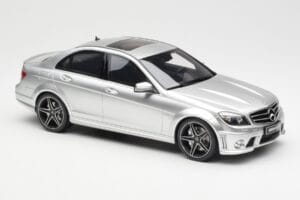 Mercedes C63 AMG W204 Prata GT Spirit 1:18 GT462 Resina - imagem 4 de 6
