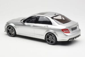 Mercedes C63 AMG W204 Prata GT Spirit 1:18 GT462 Resina - imagem 5 de 6