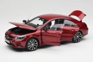 Mercedes CLA C117 Designo Patagonia Vermelho Metálico Norev 1:18 B66960131 Metal - imagem 2 de 8