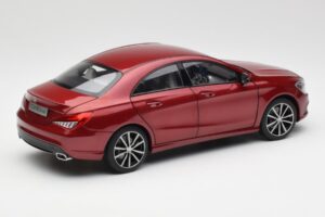Mercedes CLA C117 Designo Patagonia Vermelho Metálico Norev 1:18 B66960131 Metal - imagem 3 de 8