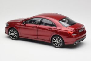 Mercedes CLA C117 Designo Patagonia Vermelho Metálico Norev 1:18 B66960131 Metal - imagem 7 de 8