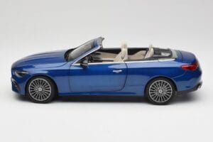 Mercedes CLE Cabriolet A236 Azul Norev 1:18 B66960653 Metal - imagem 5 de 9