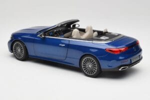Mercedes CLE Cabriolet A236 Azul Norev 1:18 B66960653 Metal - imagem 8 de 9