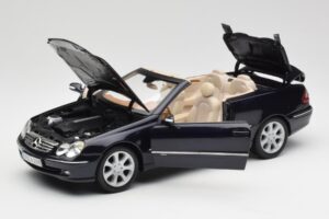 Mercedes CLK 500 W209 Cabriolet Azul Escuro Metálico Kyosho 1:18 B66962174 Metal - imagem 2 de 9