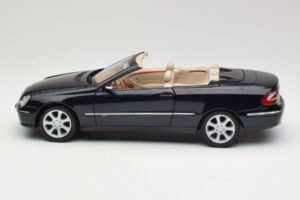 Mercedes CLK 500 W209 Cabriolet Azul Escuro Metálico Kyosho 1:18 B66962174 Metal - imagem 5 de 9
