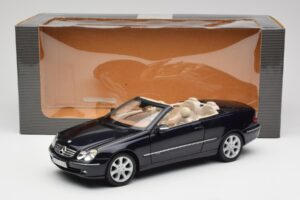 Mercedes CLK 500 W209 Cabriolet Azul Escuro Metálico Kyosho 1:18 B66962174 Metal - imagem 9 de 9