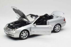 Mercedes CLK 500 Cabriolet Elegance A209 Prata Kyosho 1:18 B66962172 Metal - imagem 2 de 8