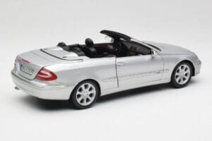 Mercedes CLK 500 Cabriolet Elegance A209 Prata Kyosho 1:18 B66962172 Metal - imagem 3 de 8