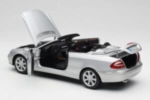 Mercedes CLK 500 Cabriolet Elegance A209 Prata Kyosho 1:18 B66962172 Metal - imagem 5 de 8
