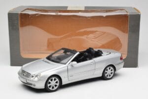 Mercedes CLK 500 Cabriolet Elegance A209 Prata Kyosho 1:18 B66962172 Metal - imagem 8 de 8