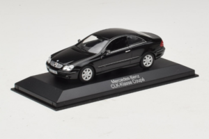 Mercedes CLK W208 Preto Minichamps 1:43 B66961946 Metal - imagem 2 de 5