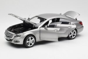 Mercedes CLS C218 Designo Alubeam Titanium Norev 1:18 B66961298 Metal - imagem 2 de 8
