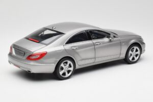 Mercedes CLS C218 Designo Alubeam Titanium Norev 1:18 B66961298 Metal - imagem 3 de 8