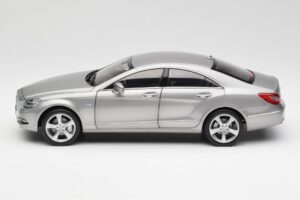 Mercedes CLS C218 Designo Alubeam Titanium Norev 1:18 B66961298 Metal - imagem 4 de 8