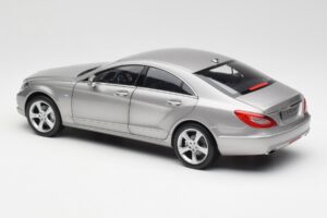 Mercedes CLS C218 Designo Alubeam Titanium Norev 1:18 B66961298 Metal - imagem 7 de 8