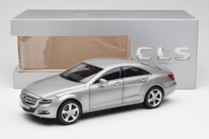 Mercedes CLS C218 Designo Alubeam Titanium Norev 1:18 B66961298 Metal - imagem 8 de 8