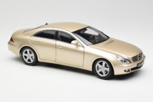 Mercedes CLS C219 Bege Claro Dourado Kyosho 1:18 08401LBE Metal - imagem 6 de 8