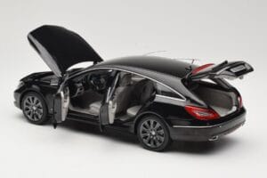 Mercedes CLS Shooting Brake X218 Obsidian Black Norev 1:18 B66960115 Metal - imagem 5 de 8