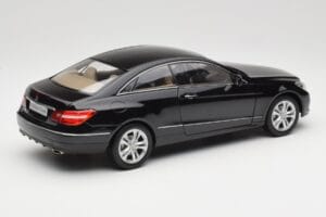 Mercedes E-Class Coupe C207 Obsidian Black Metallic Norev 1:18 B66962418 Metal - imagem 3 de 8