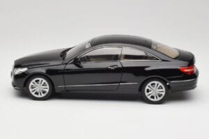 Mercedes E-Class Coupe C207 Obsidian Black Metallic Norev 1:18 B66962418 Metal - imagem 4 de 8