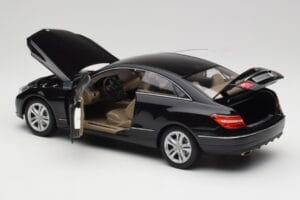 Mercedes E-Class Coupe C207 Obsidian Black Metallic Norev 1:18 B66962418 Metal - imagem 5 de 8