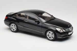 Mercedes E-Class Coupe C207 Obsidian Black Metallic Norev 1:18 B66962418 Metal - imagem 6 de 8