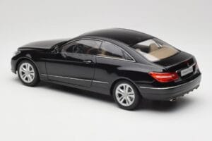Mercedes E-Class Coupe C207 Obsidian Black Metallic Norev 1:18 B66962418 Metal - imagem 7 de 8