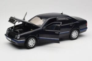 Mercedes E-Class W210 E320 Preto Sun Star 1:18 1151 Metal - imagem 2 de 8