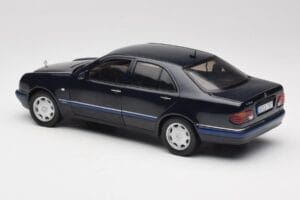 Mercedes E-Class W210 E320 Preto Sun Star 1:18 1151 Metal - imagem 7 de 8