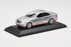 Mercedes E-Class W211 #7 Team AutoBild Paris-Beijing 2006 Replacement Box Minichamps 1:43 MB001 Metal - imagem 2 de 4