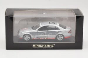 Mercedes E-Class W211 #7 Team AutoBild Paris-Beijing 2006 Replacement Box Minichamps 1:43 MB001 Metal - imagem 4 de 4