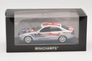 Mercedes E-Class W211 #11 Bluetec Paris-Beijing 2006 Minichamps 1:43 B66962267-R Metal - imagem 4 de 4