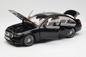 Mercedes E-Class W213 Obsidian Preto iScale 1:18 B66960380 Metal - imagem 2 de 8