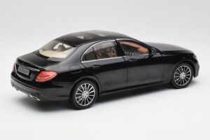 Mercedes E-Class W213 Obsidian Preto iScale 1:18 B66960380 Metal - imagem 3 de 8