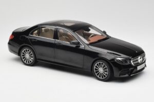 Mercedes E-Class W213 Obsidian Preto iScale 1:18 B66960380 Metal - imagem 6 de 8