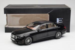Mercedes E-Class W213 Obsidian Preto iScale 1:18 B66960380 Metal - imagem 8 de 8