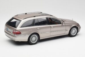 Mercedes E320 CDI W210 Estate Cubanite Prata Kyosho 1:18 B66962188 Metal - imagem 3 de 8