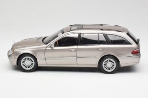 Mercedes E320 CDI W210 Estate Cubanite Prata Kyosho 1:18 B66962188 Metal - imagem 4 de 8