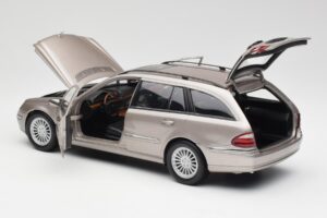 Mercedes E320 CDI W210 Estate Cubanite Prata Kyosho 1:18 B66962188 Metal - imagem 5 de 8